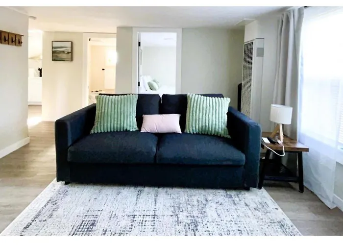 Charming & Bright Gem Prime Location Street Parking #3