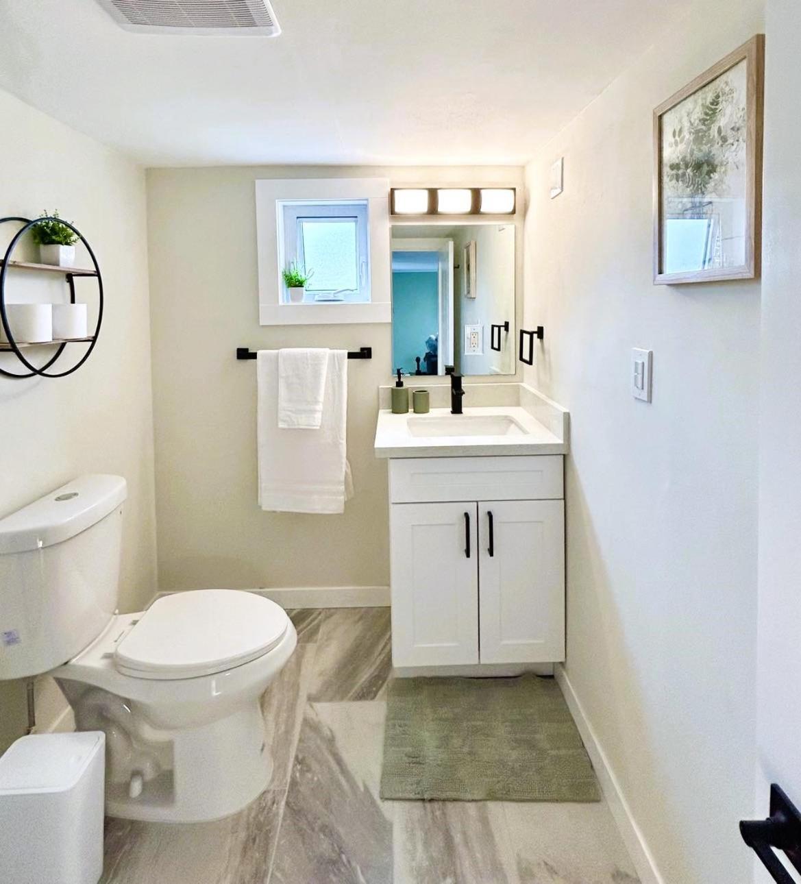 Charming & Bright Gem Prime Location Street Parking #3 Appartement *