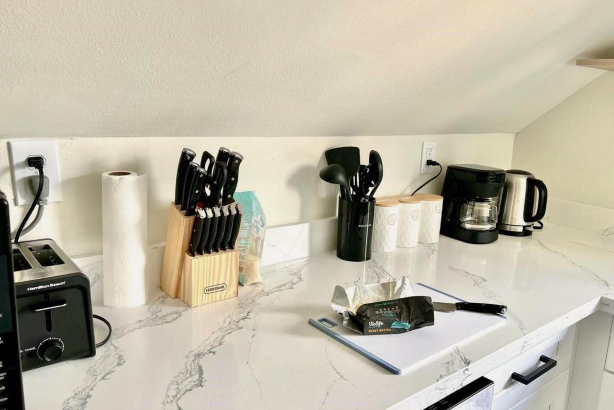 Charming & Bright Gem Prime Location Street Parking #3 Appartement