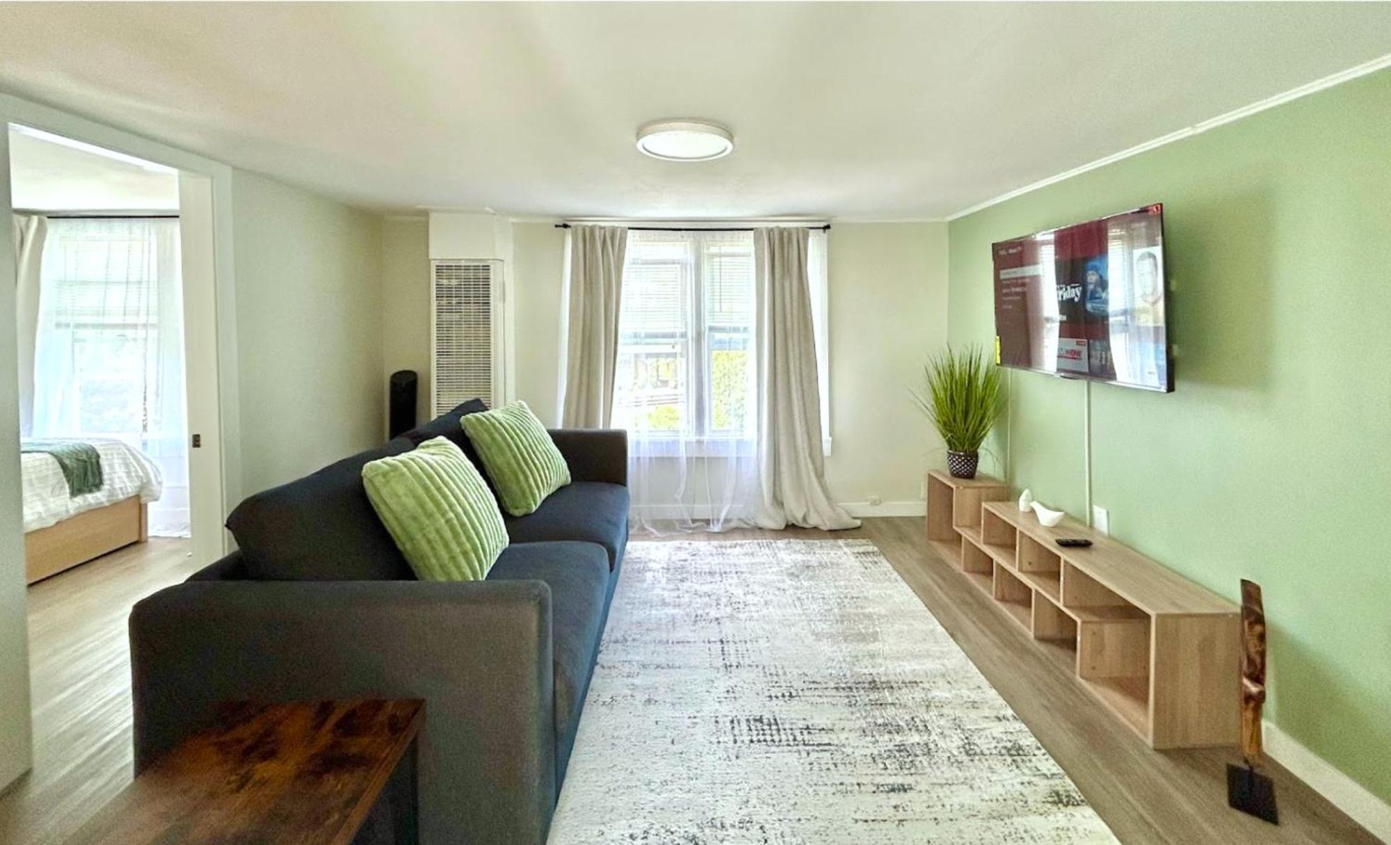 Charming & Bright Gem Prime Location Street Parking #3 Appartement *